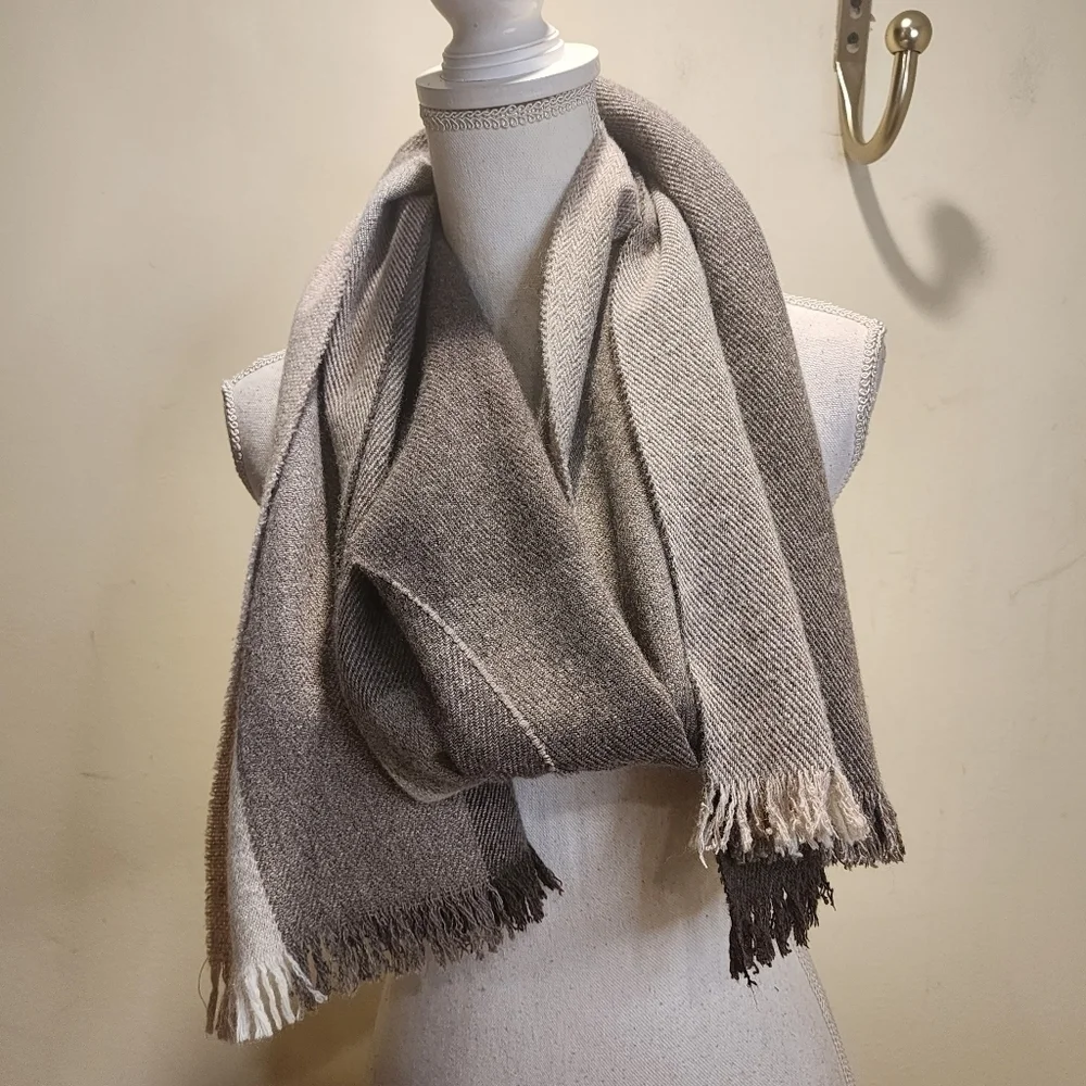 Pool Trend Made In Italy 100% wool Fringe Unisex scarf